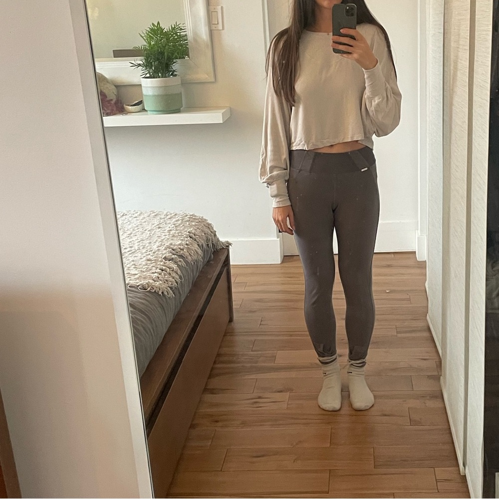 Yoga pants tied at the ankle